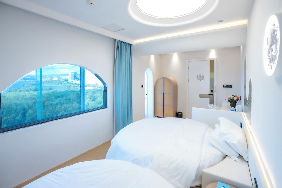 Habitación económica con 1 cama doble o 2 individuales, vistas al mar | Cortinas opacas, sistema de insonorización, wifi gratis