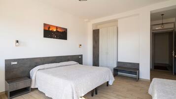 1 bedroom, bed sheets