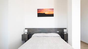 1 bedroom, bed sheets
