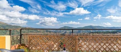 تناول الطعام بالخارج