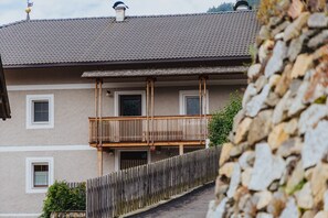 Exterior - Apartment 'Maso Fallmerayer - Fallmerayerhof' with Mountain View, Private Garden and Wi-Fi (Bressanone)