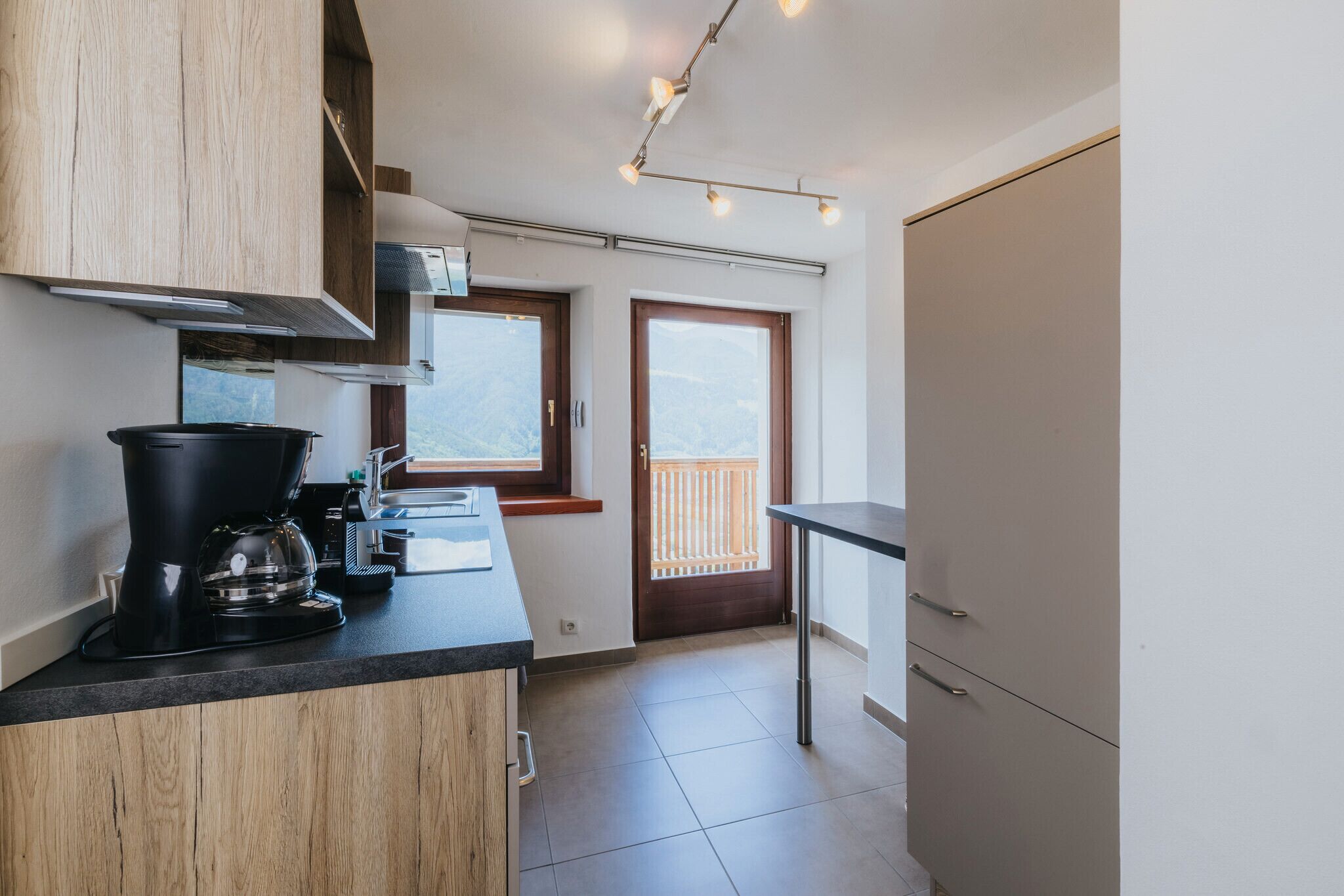 雪櫃、微波爐、焗爐、爐具