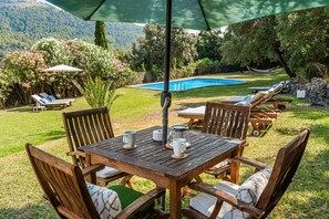 Outdoor dining - Villa 'Can Perot' with Mountain View, Private Pool and Wi-Fi (Pollença)