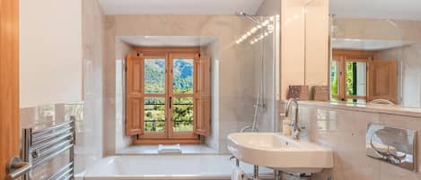 Douche, serviettes fournies