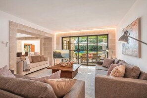 Fernseher, Tischtennisplatte