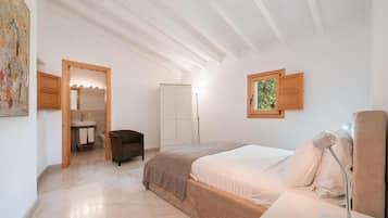 4 bedrooms, WiFi, bed sheets