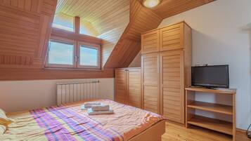 Family Apartment, 1 Bedroom (Oblak Estate Apartment Natasa) | Free WiFi, bed sheets