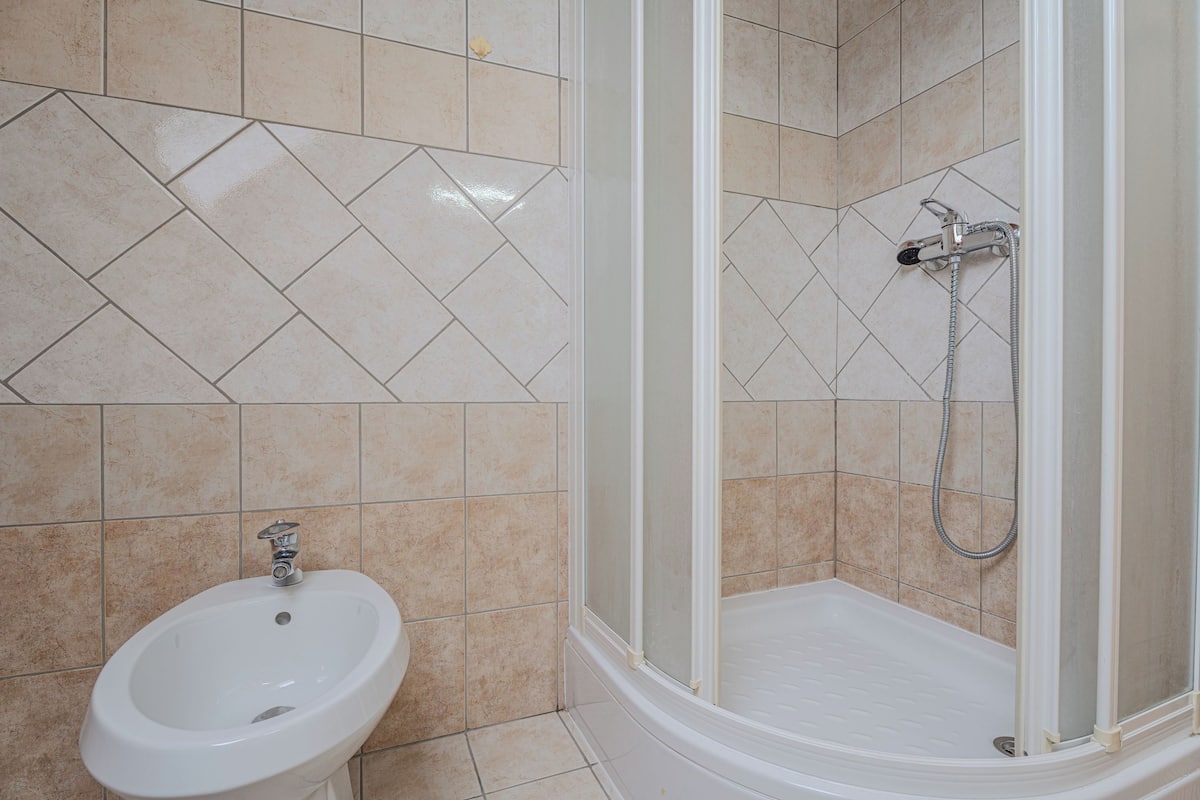 Familiestudio (Oblak Estate Studio XL) | Bad | Dusj, håndklær, såpe og sjampo