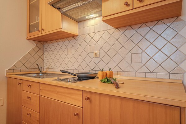 Family Studio (Oblak Estate Studio Lana) | Shared kitchen