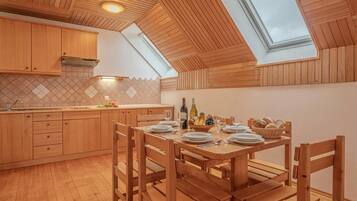 Family Studio (Oblak Estate Studio XL) | Dining