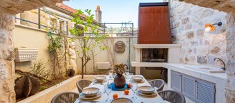 Villa Palazzo Antiqua beachfront Vis by Villas Gui