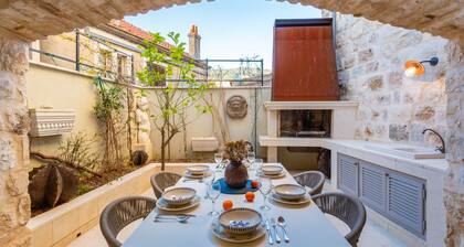 Villa Palazzo Antiqua beachfront Vis by Villas Gui