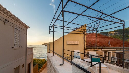 Villa Palazzo Antiqua island Vis by Villas Guide