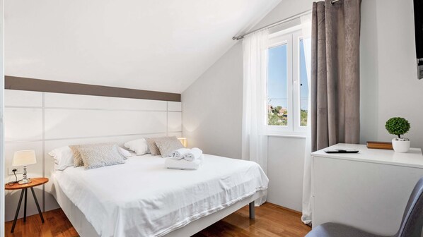 Free WiFi, bed sheets