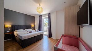 Iron/ironing board, free WiFi, bed sheets