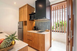 Fridge, stovetop, coffee/tea maker, toaster