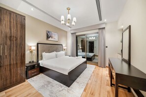 1 dormitorio, tabla de planchar con plancha, wifi y ropa de cama