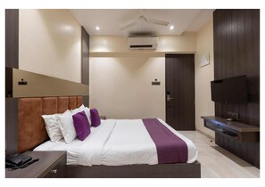 Luxury Quadruple Room, City View | Free WiFi