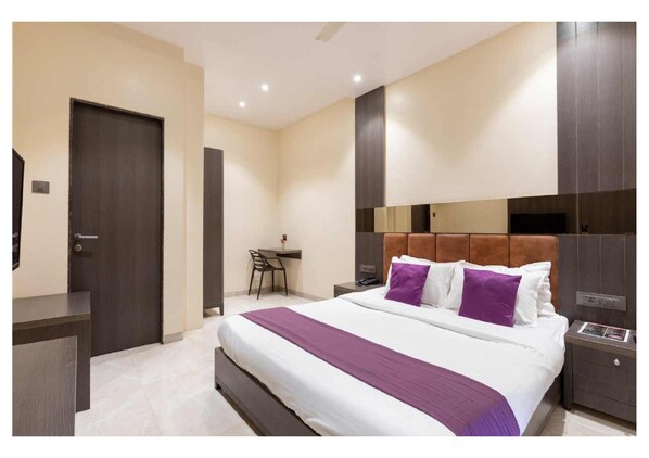 Habitación cuádruple de lujo, vista a la ciudad | Wifi gratis 