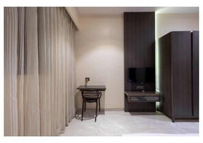 Luxury Quadruple Room, City View | Free WiFi