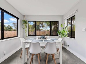 Dining - Luxury Stay with Filtered Water & Pet-Friendly Fun! (Fort Lauderdale)