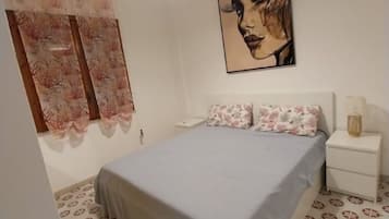 1 chambre, fer et planche Ă  repasser, Wi-Fi gratuit, draps fournis
