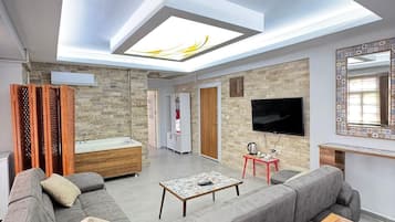 Luxury Suite, City View