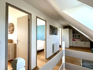 Unclassified image, 4 of 18, button