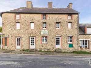 Exterior - Terraced house with fireplace, wifi and pets allowed in a picturesque village (Le Vast)