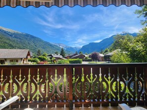 Property grounds - Quiet T3 in Samoëns, near center, WIFI, private parking (Samoëns)