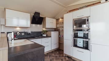 Microwave, oven, stovetop, coffee/tea maker