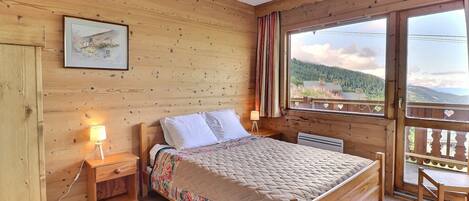 2 bedrooms, bed sheets