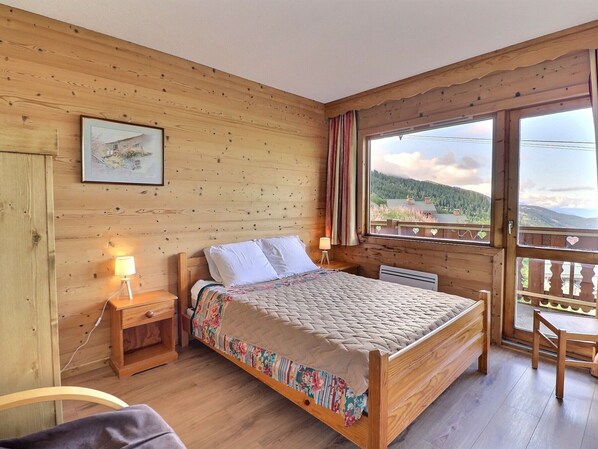 2 bedrooms, bed sheets