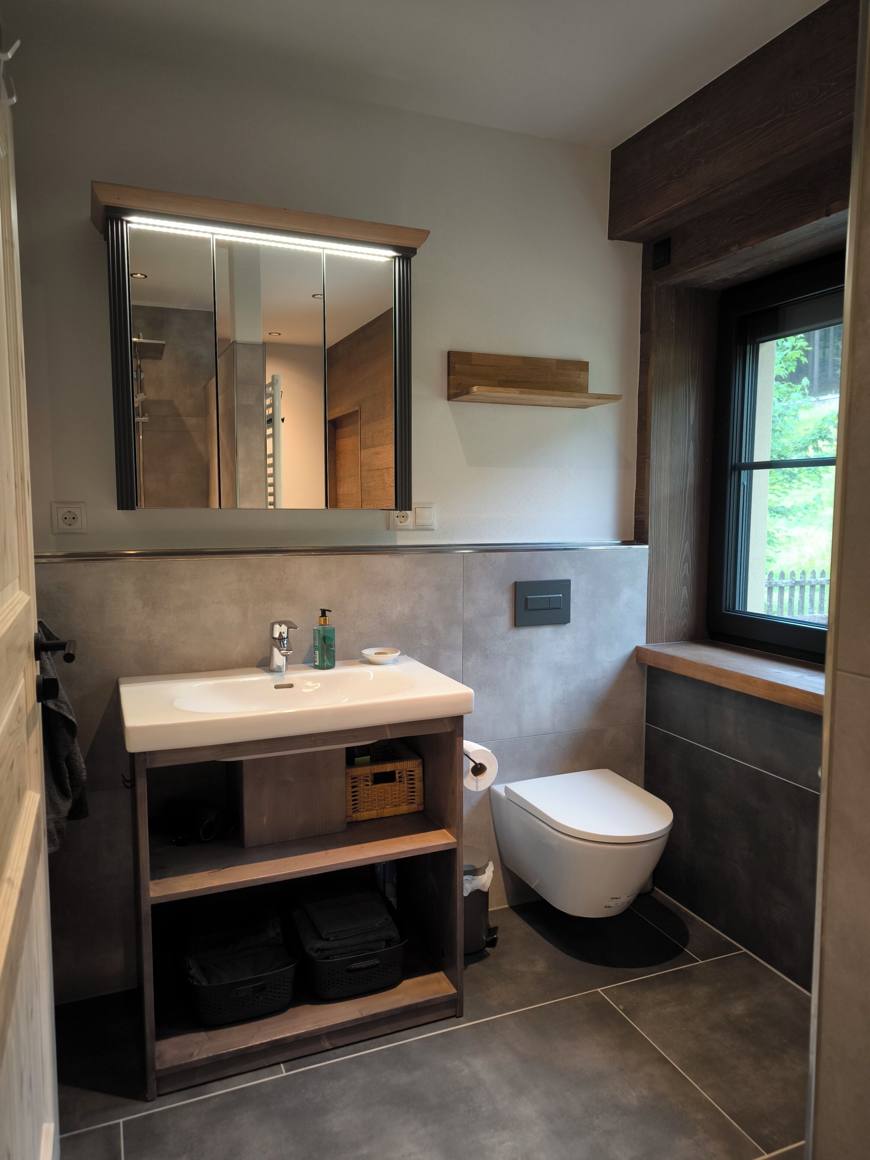 Shower, hair dryer, towels, toilet paper