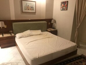 2 bedrooms, iron/ironing board, WiFi