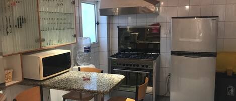 Mikrowelle, Ofen, Herdplatte, Geschirrspüler