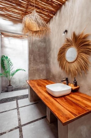 Comfort Triple Room, Garden View | Bathroom - THE GARTEN LIVING HOTEL (ZANZIBAR)