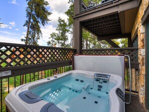 Bañera de hidromasaje al aire libre