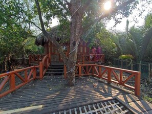 Superior Double Room | Bathroom | Free toiletries, towels, soap, shampoo