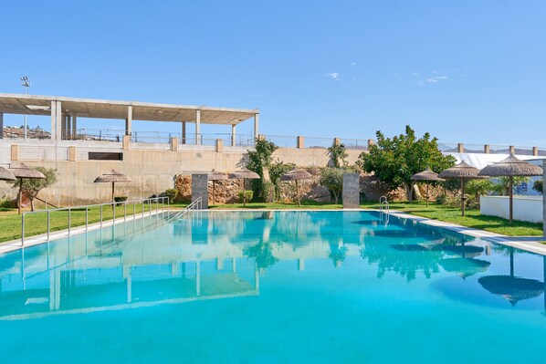 Pool - Apartment 'Sea and Mountain Views' with Sea View, Shared Pool and AC (Torrox)
