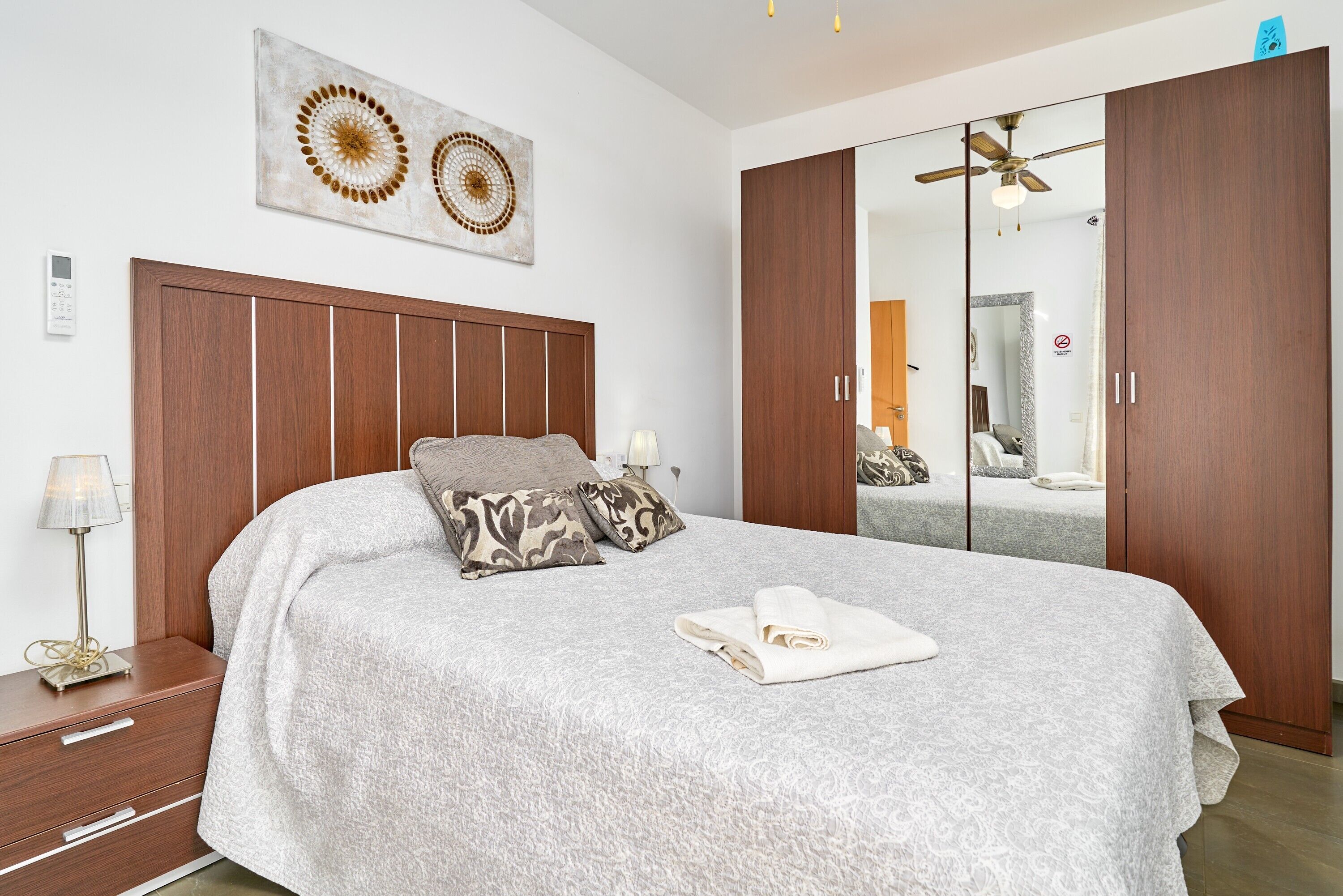 2 chambres, fer et planche à repasser, Wi-Fi, draps fournis