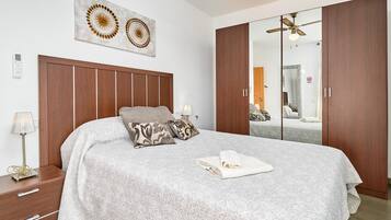 2 chambres, fer et planche à repasser, Wi-Fi, draps fournis