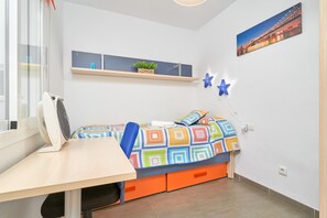 2 bedrooms, iron/ironing board, WiFi, bed sheets