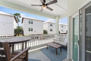 Outdoor dining - Walker Key 3-bedroom condo with boat slip-Orange Beach (Orange Beach)
