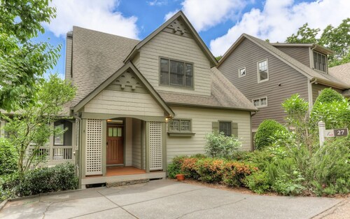 Big Canoe 5BR Mountain Escape with Master on the Main – Steps to Amenities