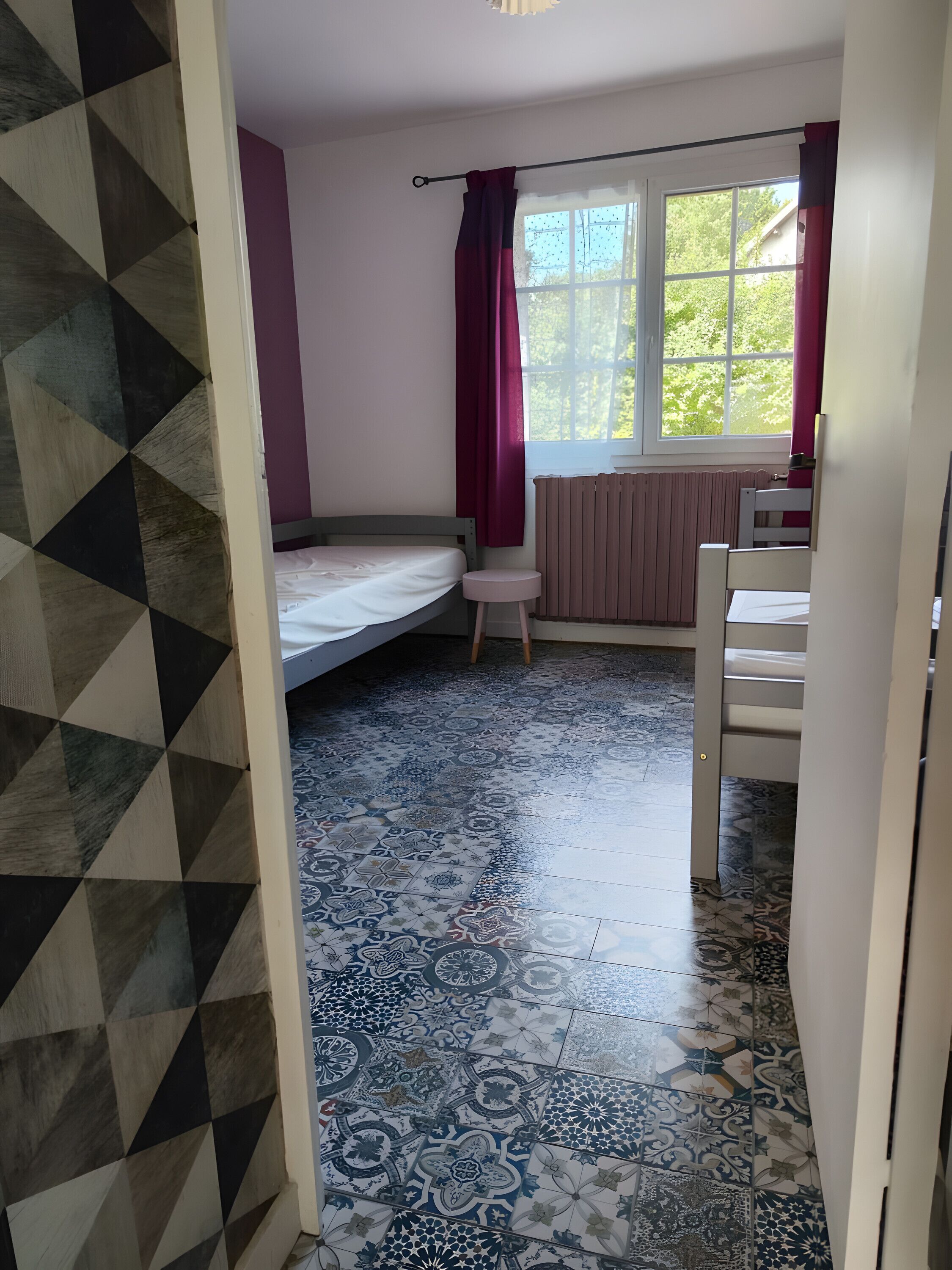 2 slaapkamers, een bureau, een strijkplank/strijkijzer, wifi