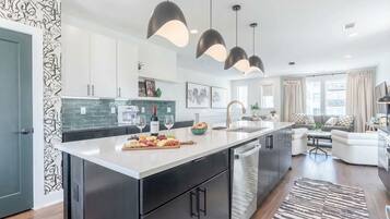 Casa | 4 quartos, escrivaninha, acesso à internet de alta velocidade