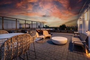 House | 3 bedrooms, desk, Internet - Nashville Escape With Skyline Deck and Hot Tub (Nashville)