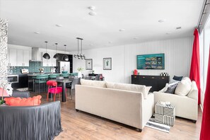 House | 3 bedrooms, desk, Internet - Nashville Escape With Skyline Deck and Hot Tub (Nashville)