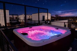 House | 3 bedrooms, desk, Internet - Nashville Escape With Skyline Deck and Hot Tub (Nashville)